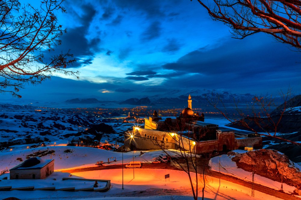 İshak Paşa Sarayı