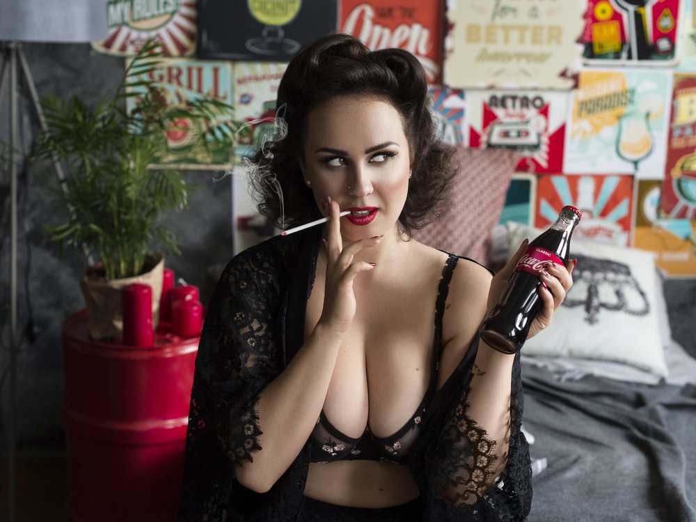 Девушка в стиле пин-ап