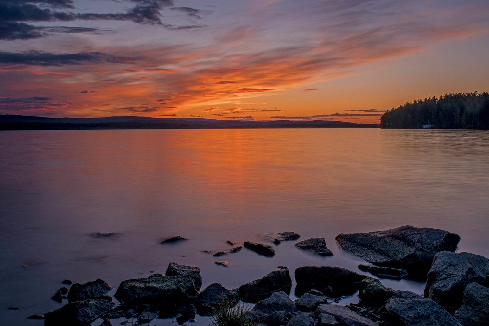 Закат на озере.