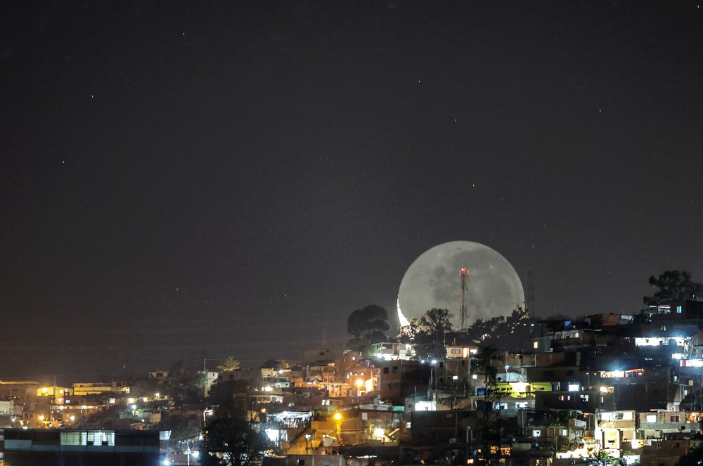Encuentro de la Luna con la pobreza