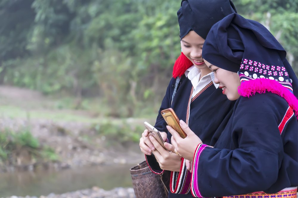 Chia sẻ niềm vui