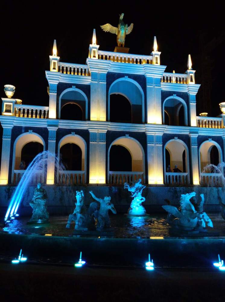 Двор для богемы