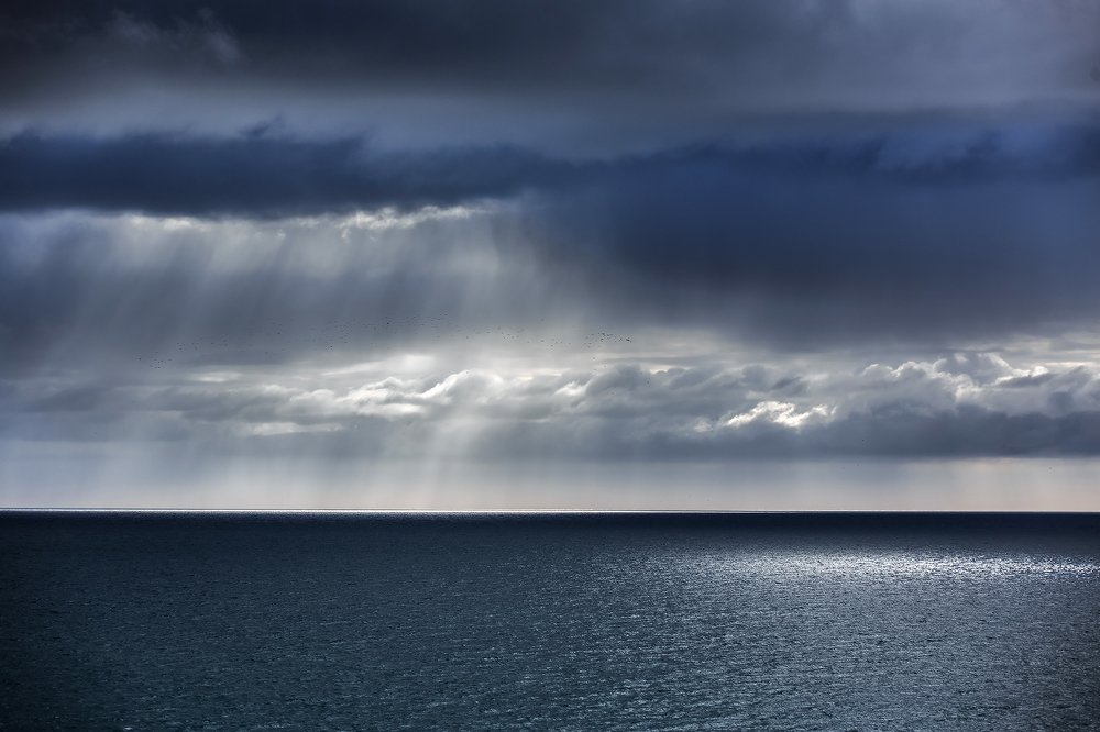 Напряжение нарастает