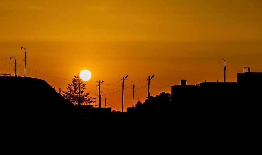 Убегающий закат по проводам