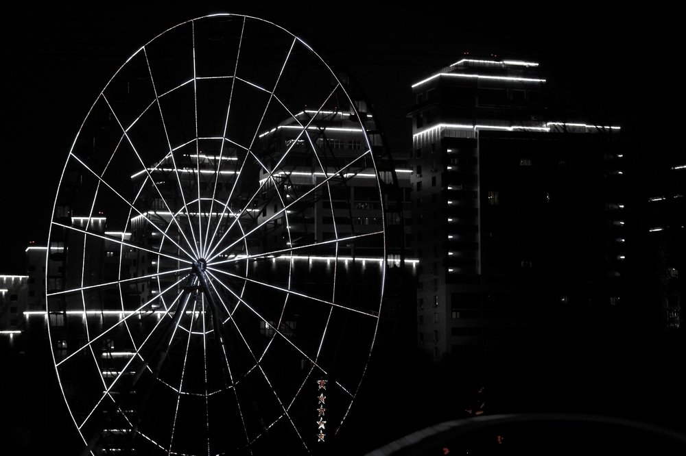 из окна проезжающего автомобиля