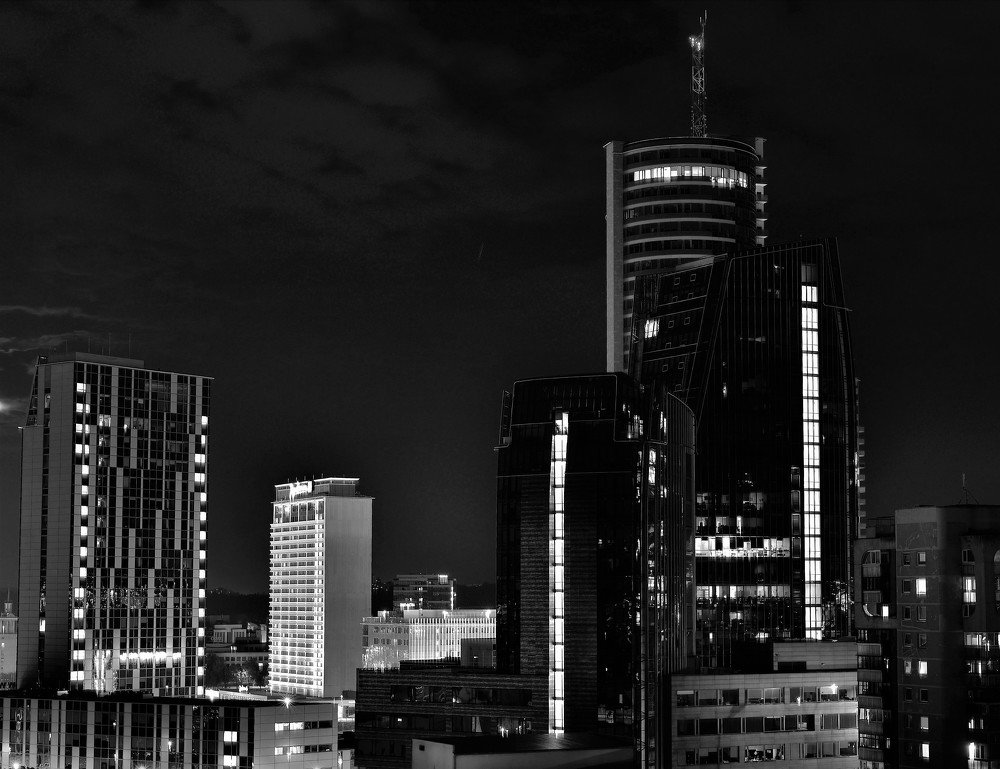 Night city (Vilnius)