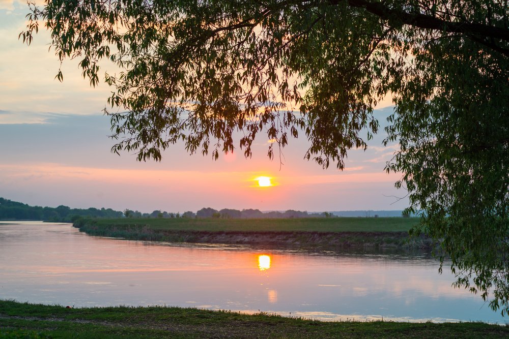 Закат на реке
