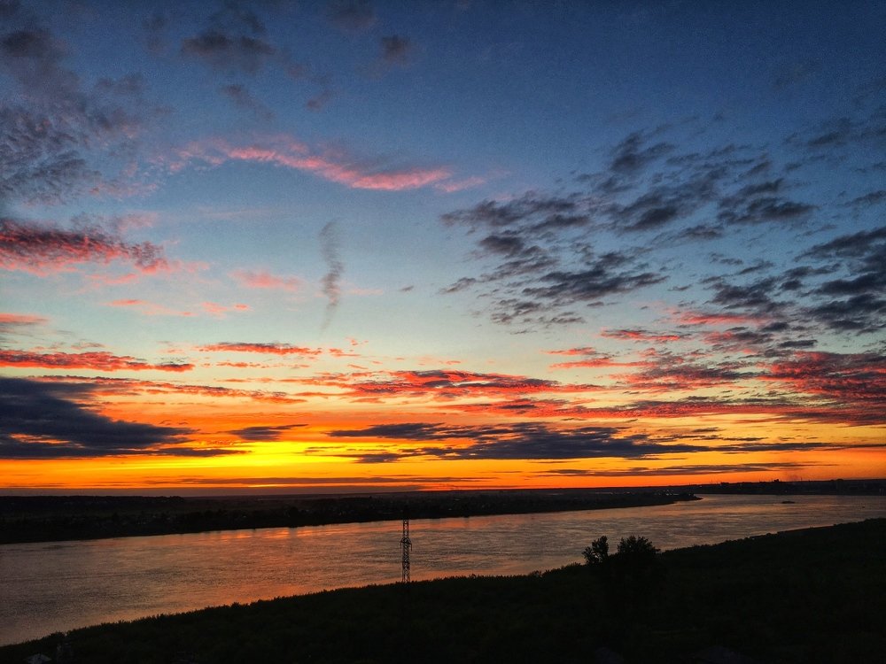 Закат над рекой