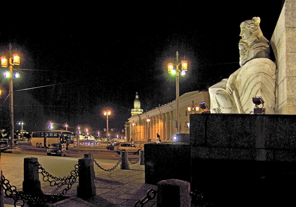 Богиня Нева всегда на страже Петербурга..