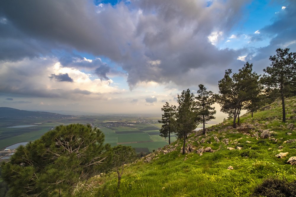 Вид на Изриелскую долину с горы Свержения, Назарет.