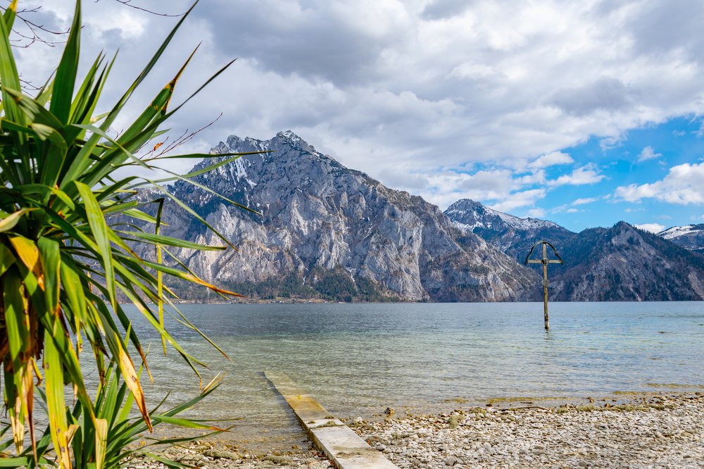 Great view over the lake to the "Traunstein"