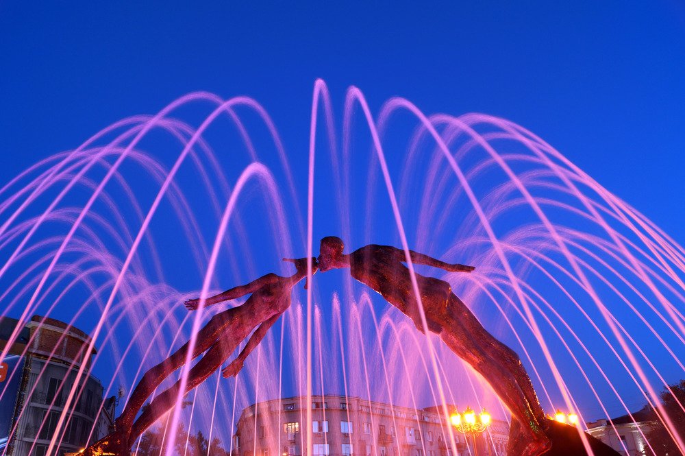 Night Fountain "Lovers"