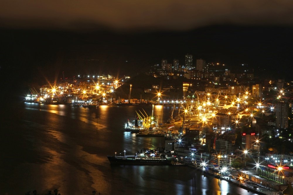 Порт Владивосток
