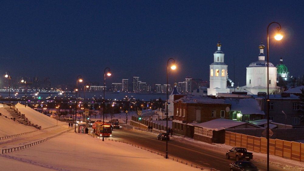 улицы ночной Казани