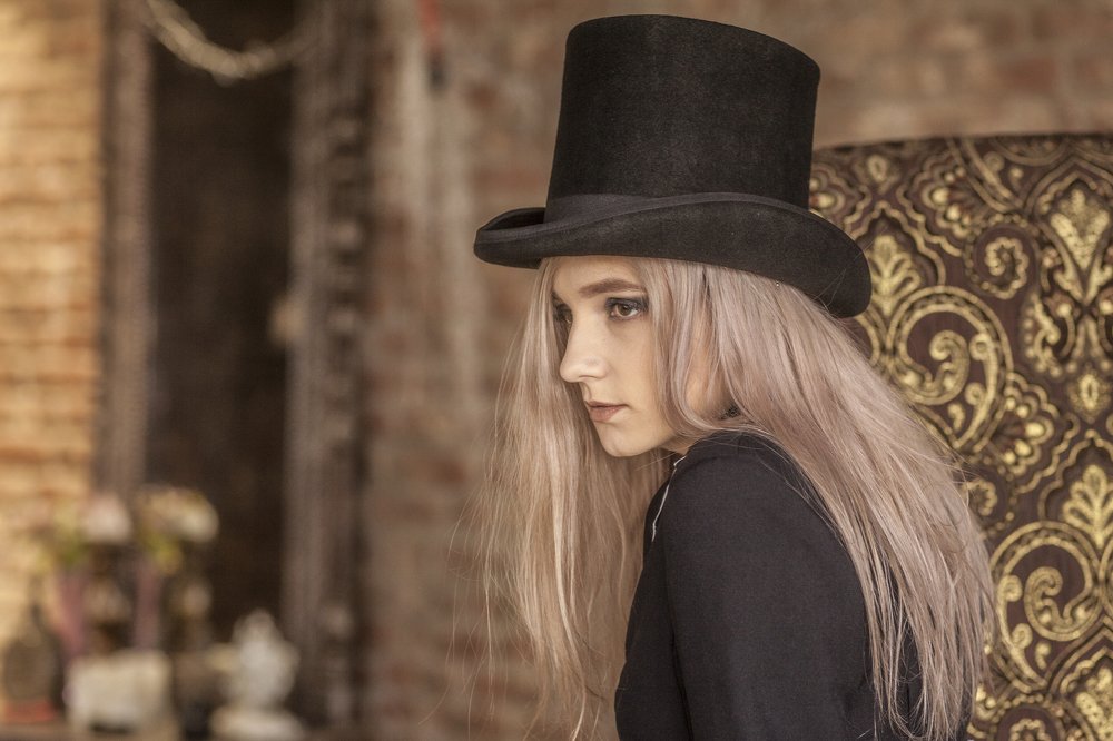 Лия, лидер группы SARA