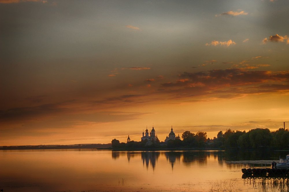 Вид на Спасо-Яковлевский монастырь