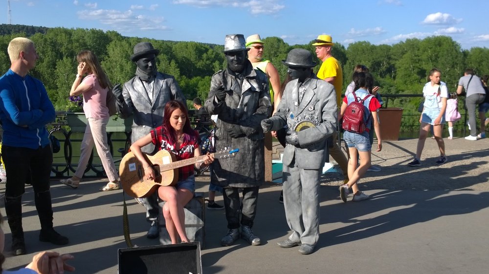 гитаристы на набережной