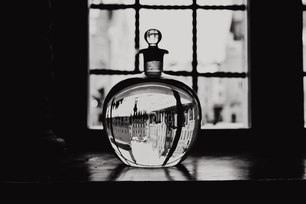 Вид из аптеки на площадь в Таллине