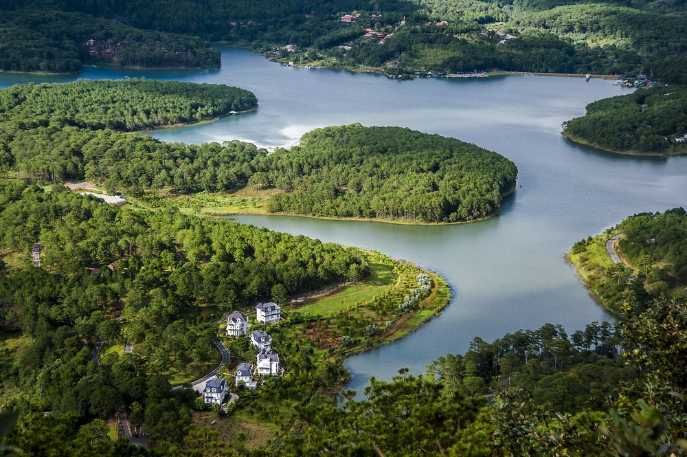 Hồ Tuyền Lâm nhìn từ trên cao