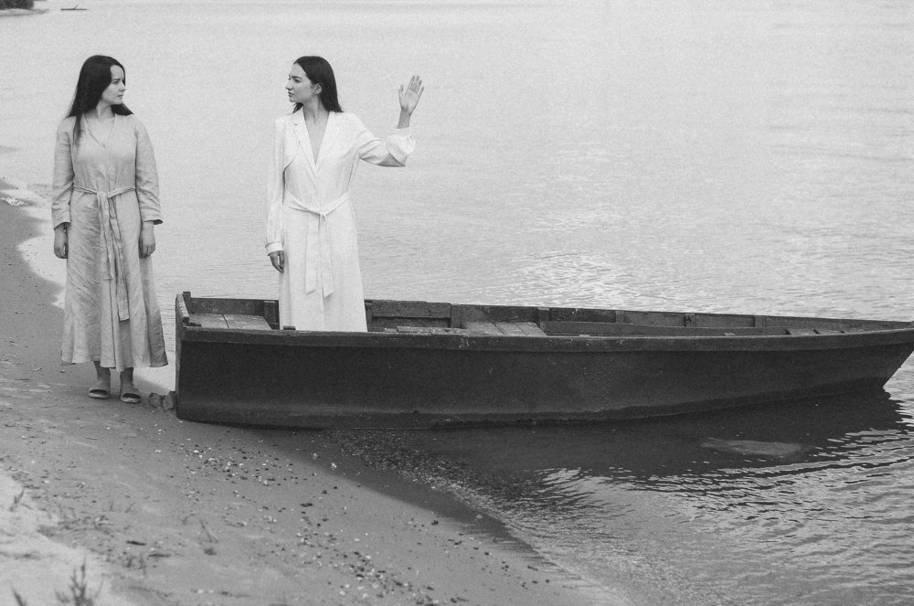 не похожи, но в фильме ужасов сняться могут