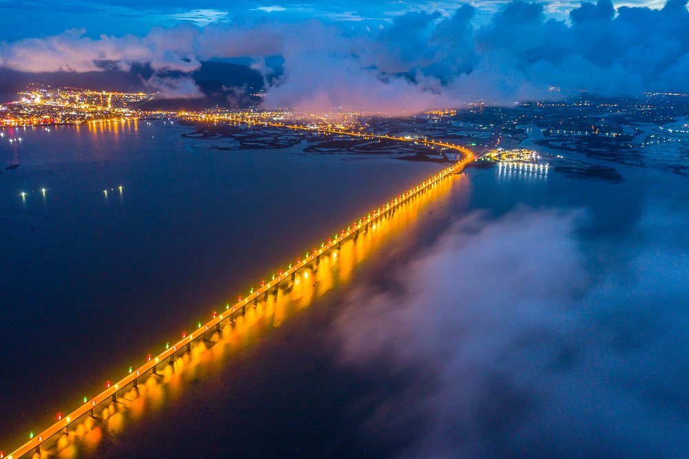 Thi Nai bridge by night