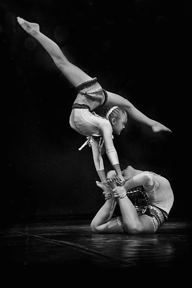 Сестры в цирковом пластическом этюде