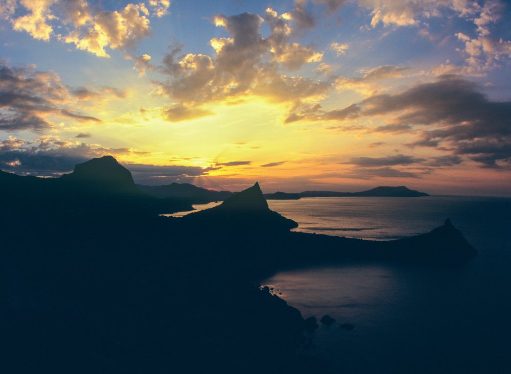 Рассветное небо недалеко от Нового Света