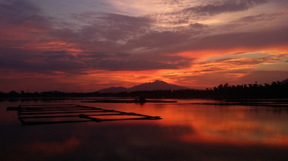 Sunset at Sampaloc Lake