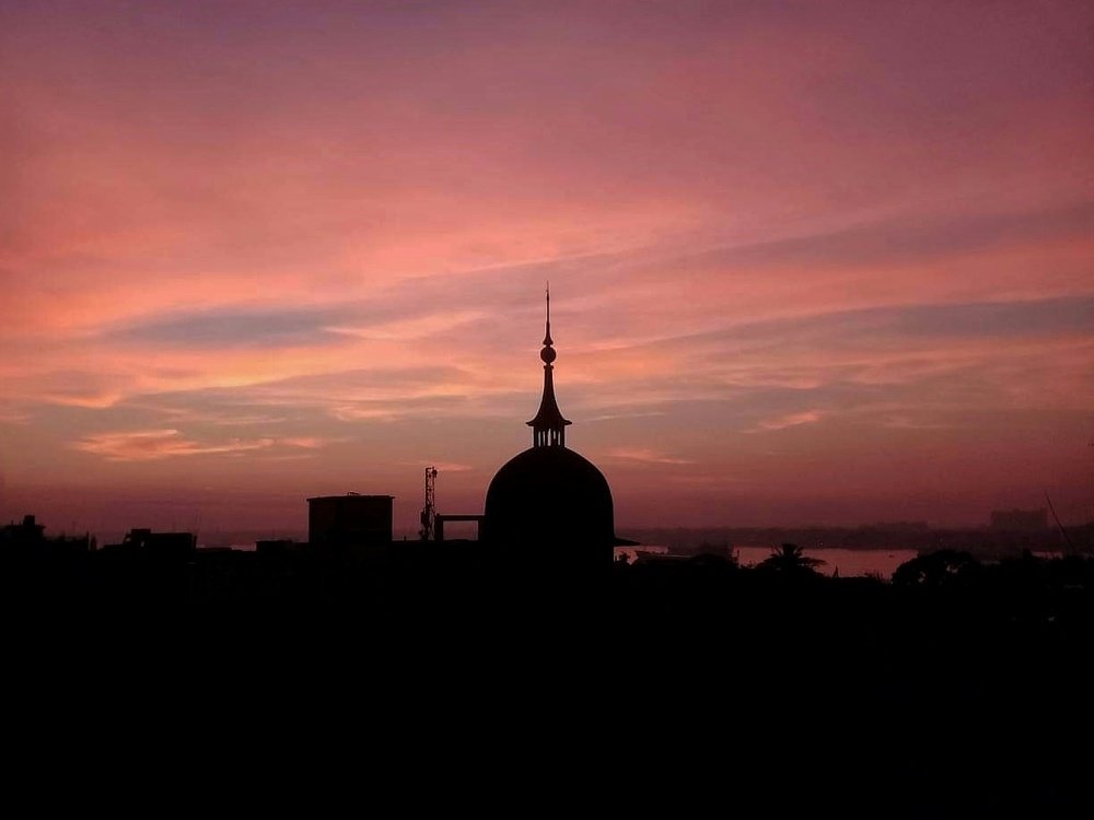 Twiligjt drops her curtain down and pins it with a star.