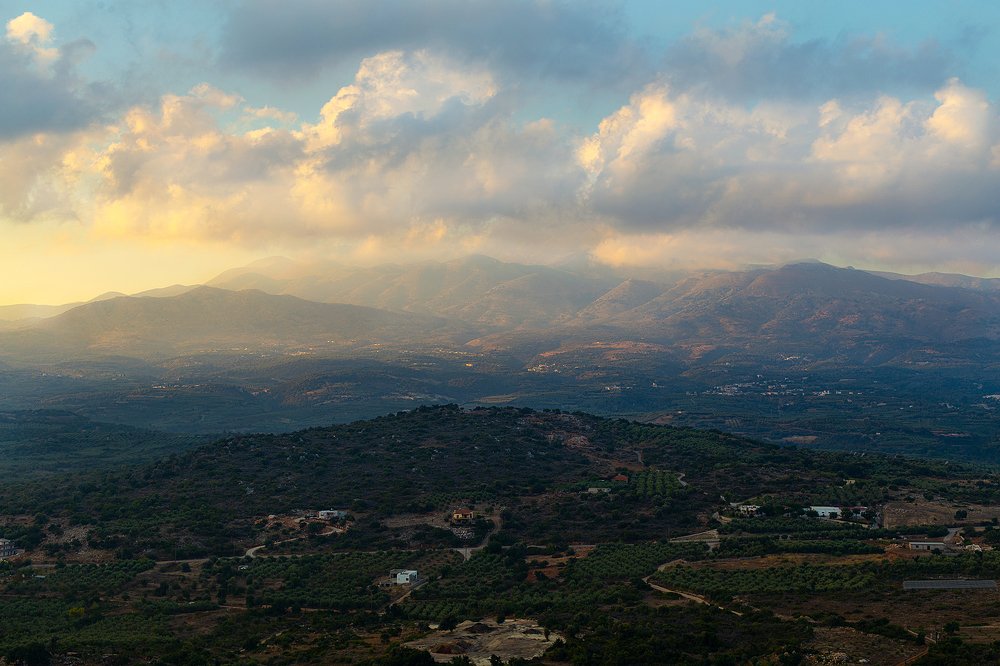 Рассвет в горах. остров Крит