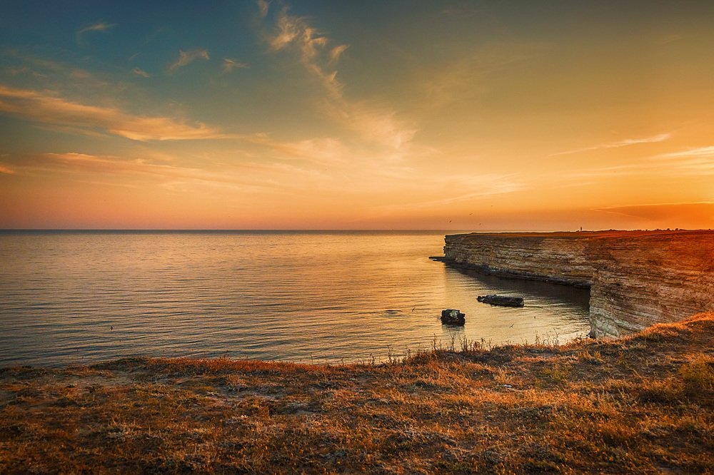 Закат на Джангульском оползневом побережье