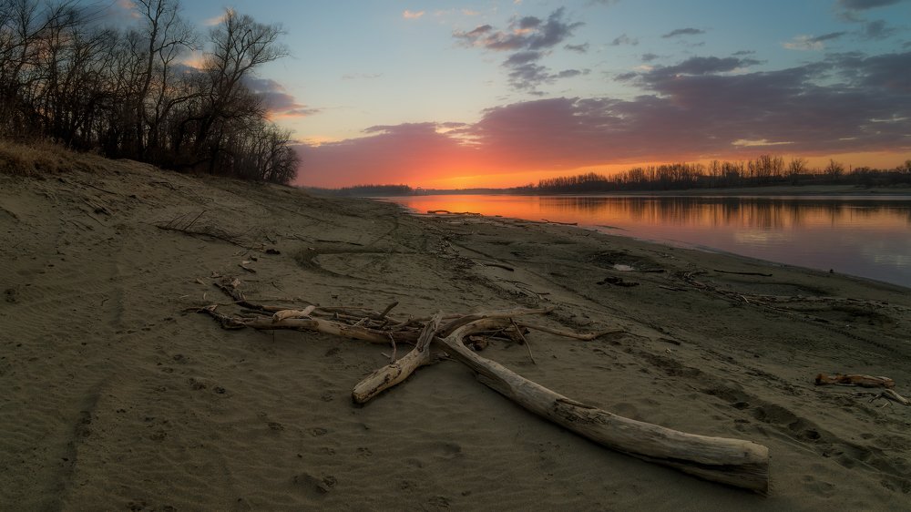 Рассвет на реке