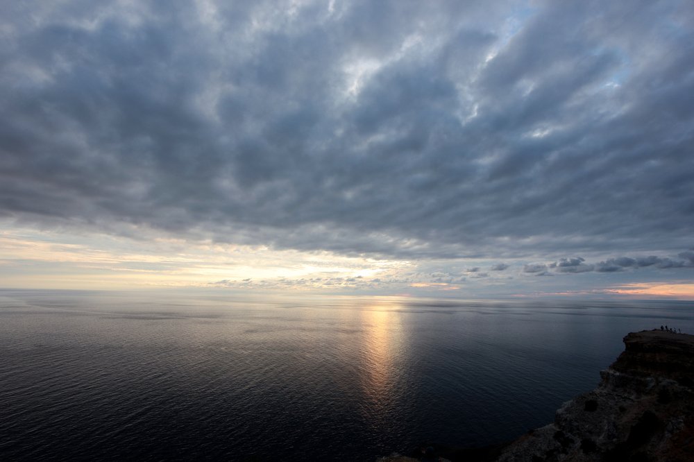 за горизонт