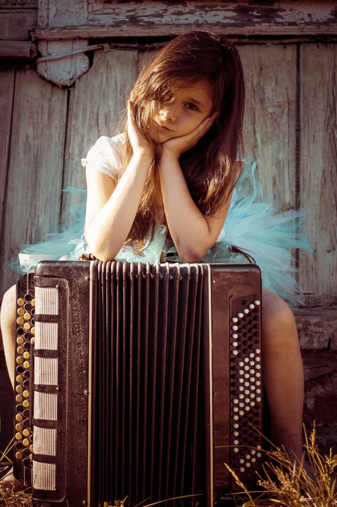 Девочка и баян
