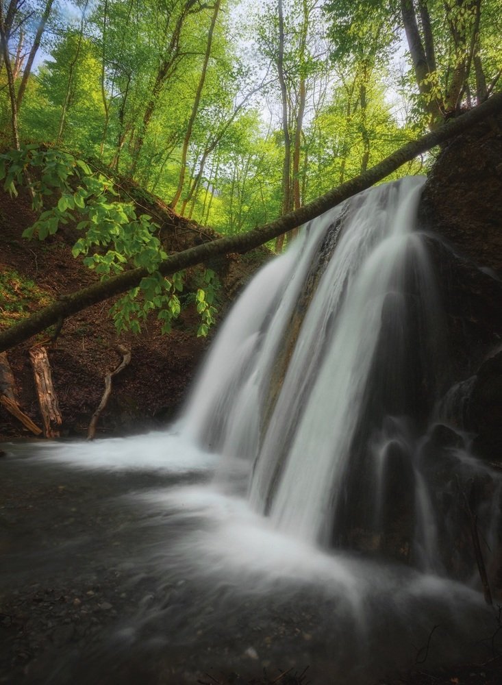 Один из каскадов водопада Головкинского