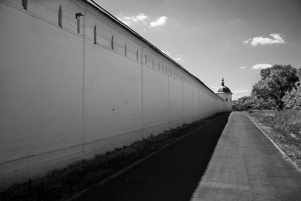 Стена монастыря