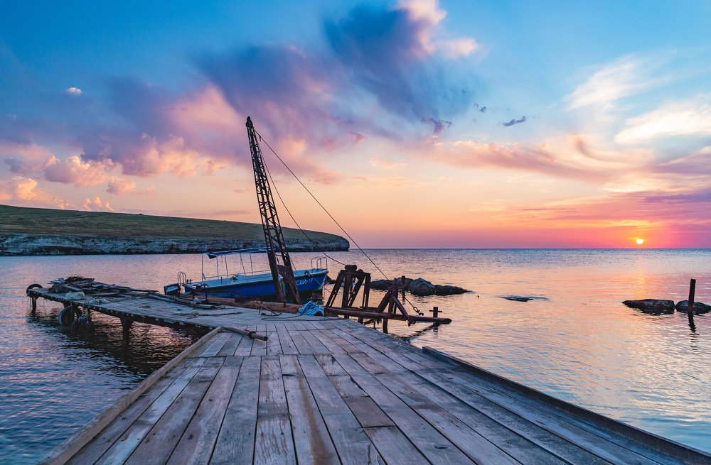 Ванильное небо бухты Кипчак на закате