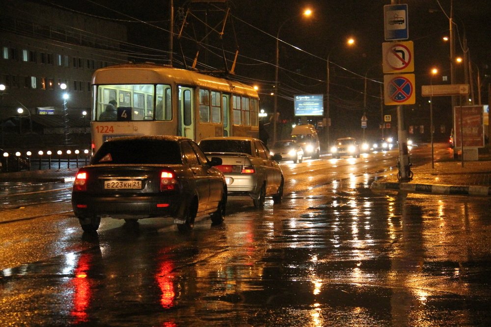 Ночь, дождь, трамвай.