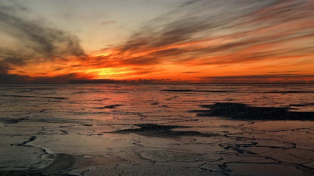 рассвет в Охотском море