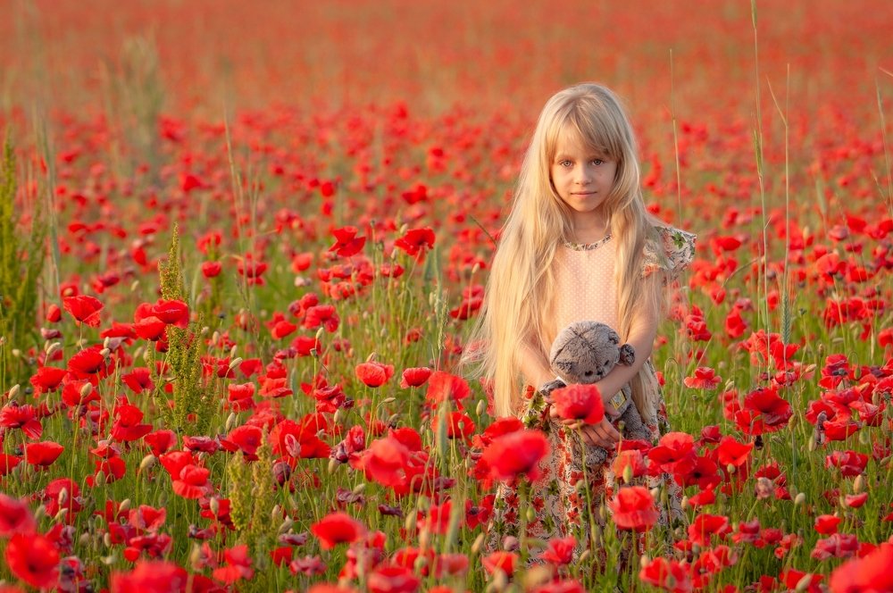 Девочка и Маки