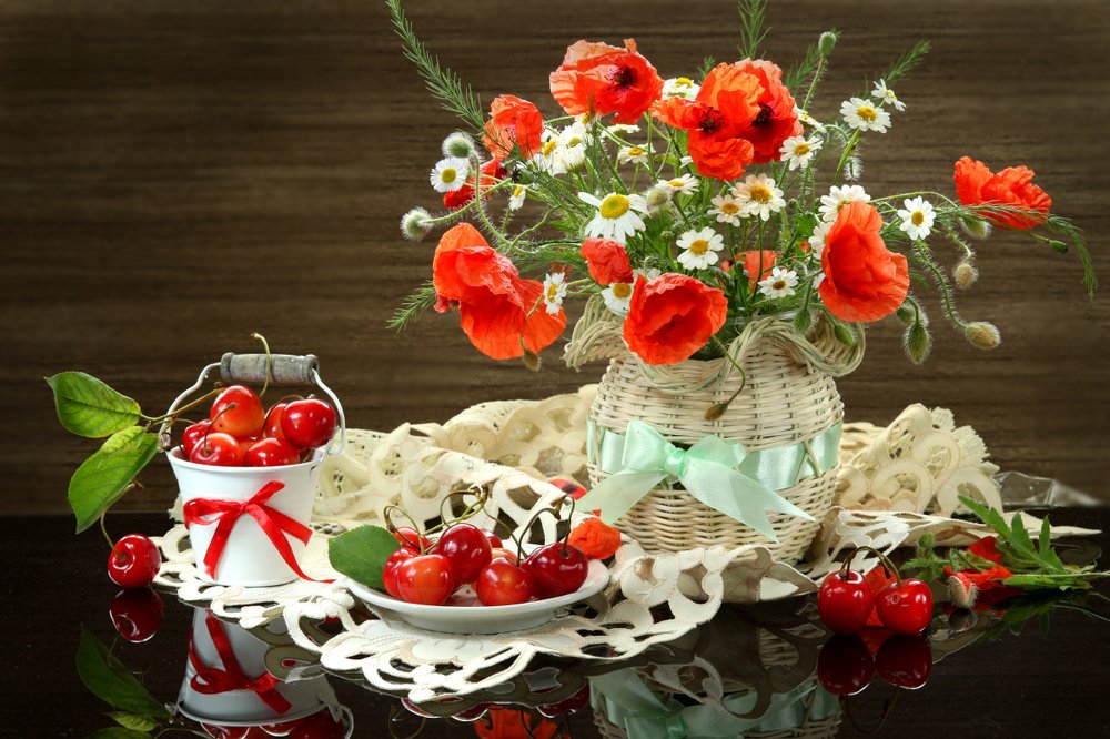 Маки и черешня