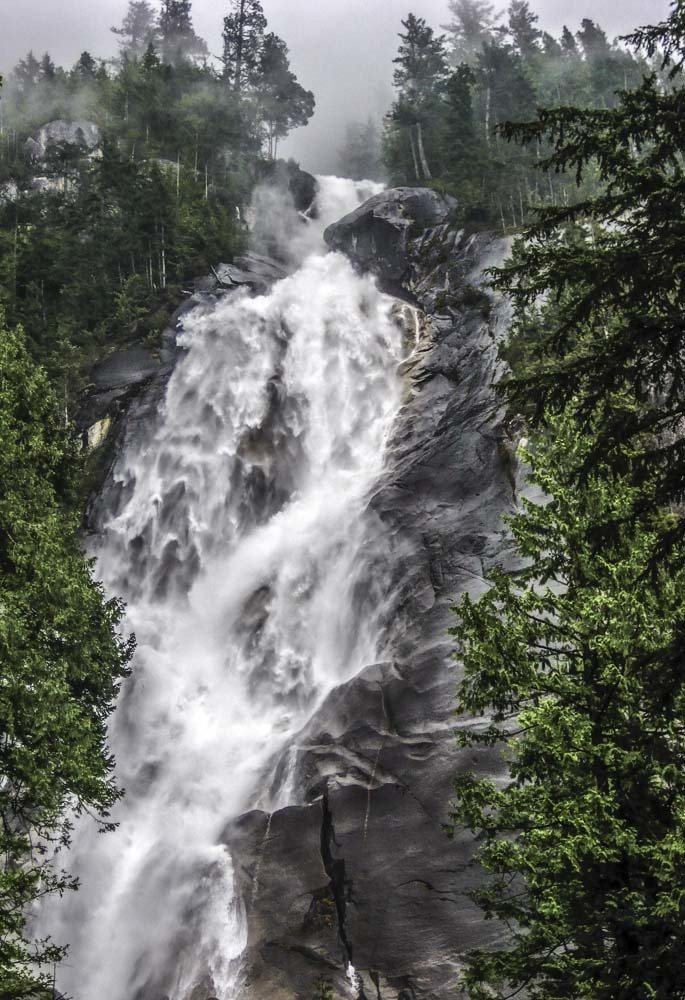 Водопад около Ванкувера