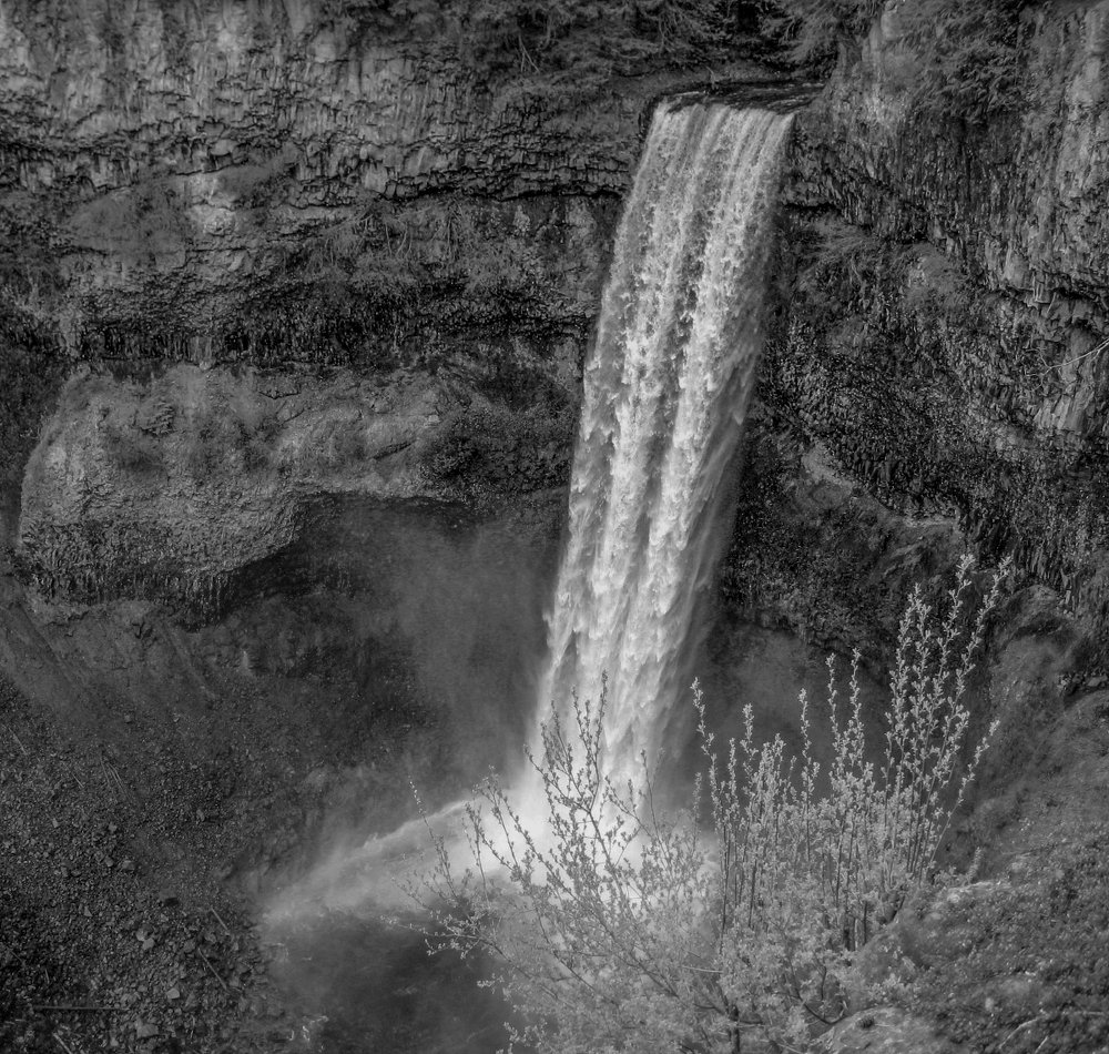 водопад рядом с Ванкувером