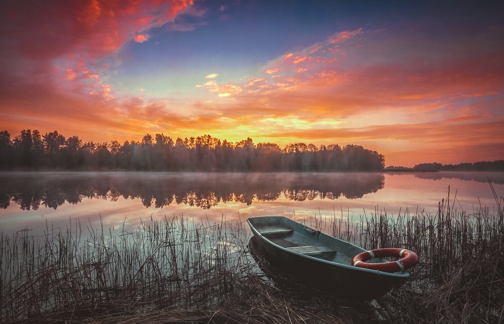 восход на реке