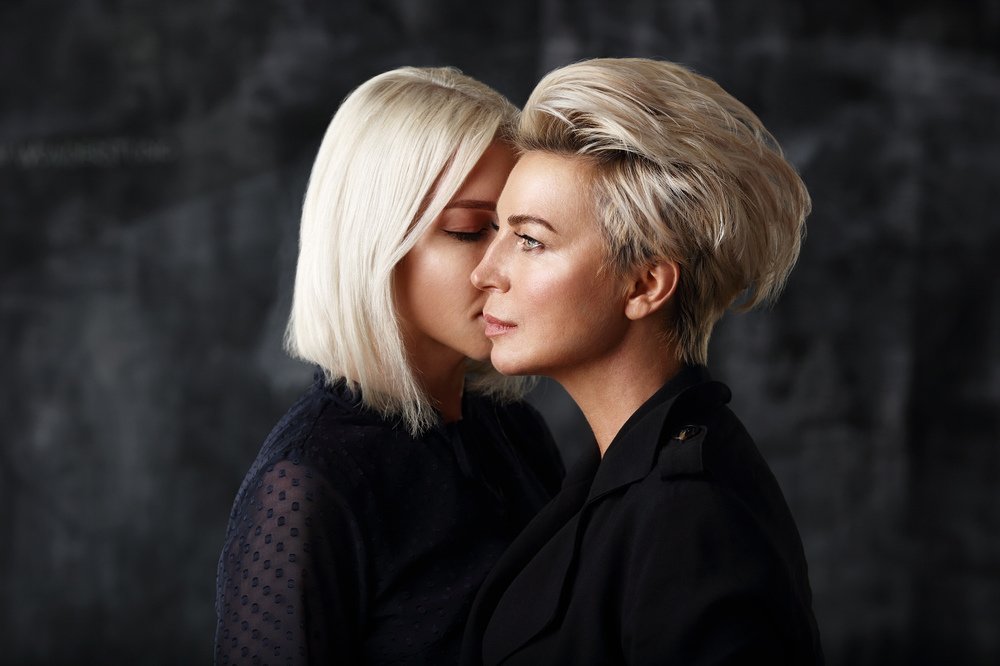 Две женщины