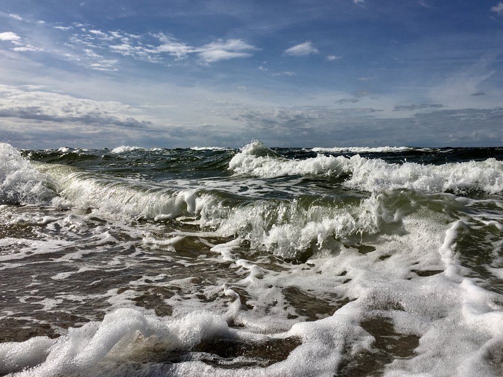 Море волнуется - раз.