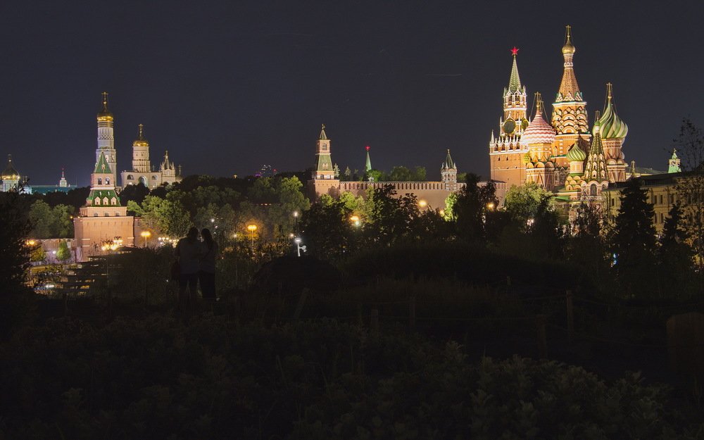 Любоваться Кремлем...