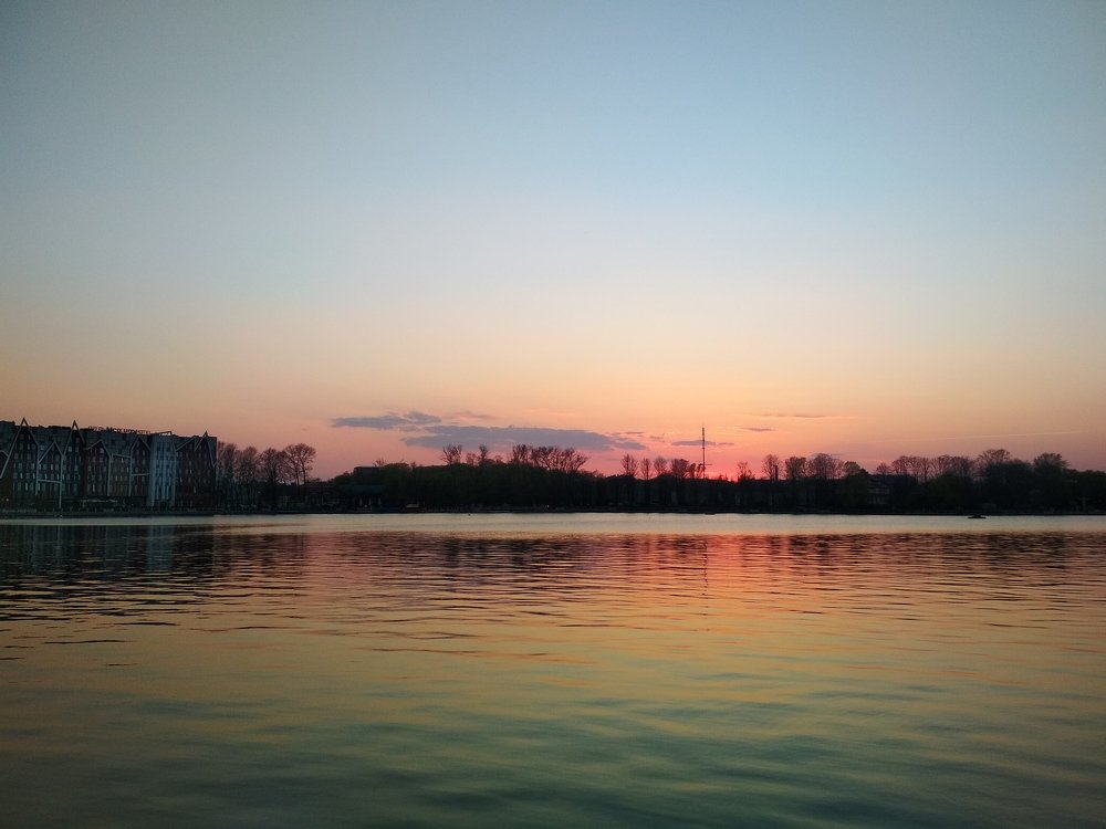 Закат на озере