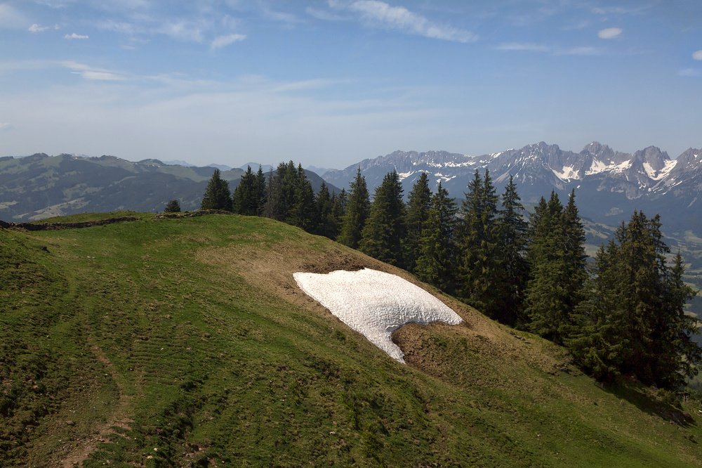 прошлогодний снег в окрестностях Китцбюэля