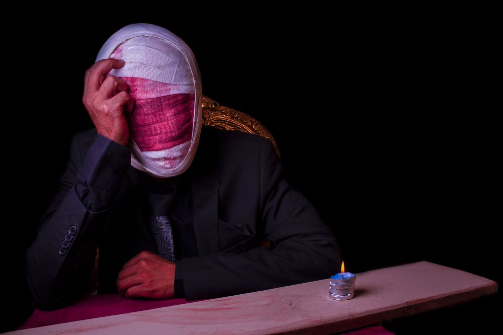 GUIDE THROUGH BLOODSHED